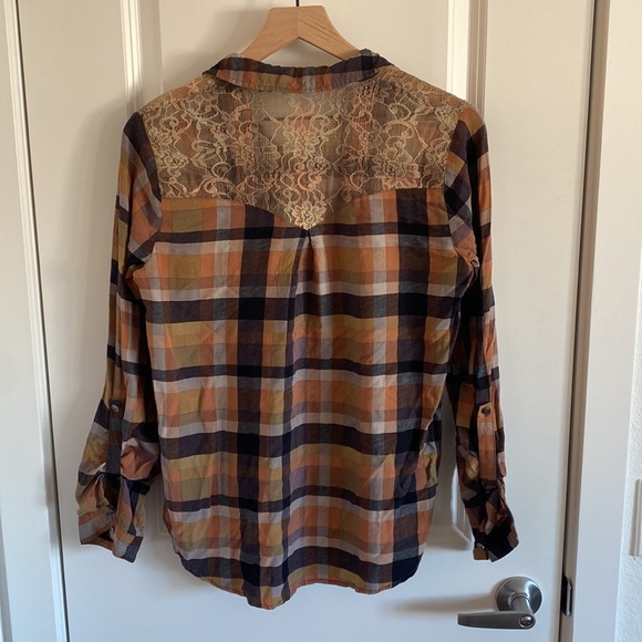Boutique plaid button up - Picture 2 of 3